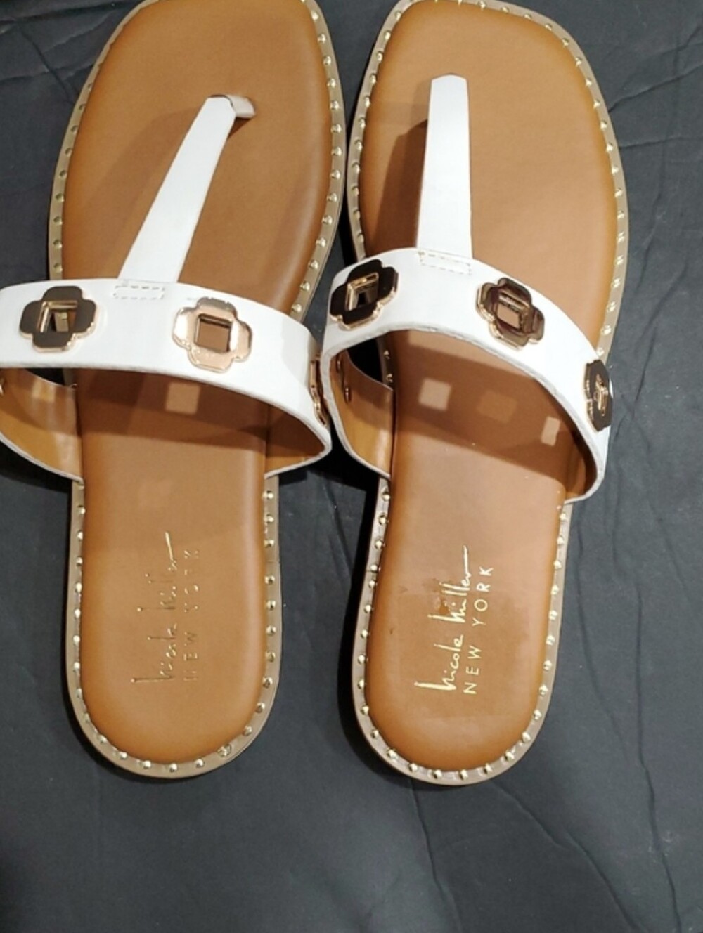Nicole Miller New York white gold grommet detail thong flats sandals size‎ 8.5